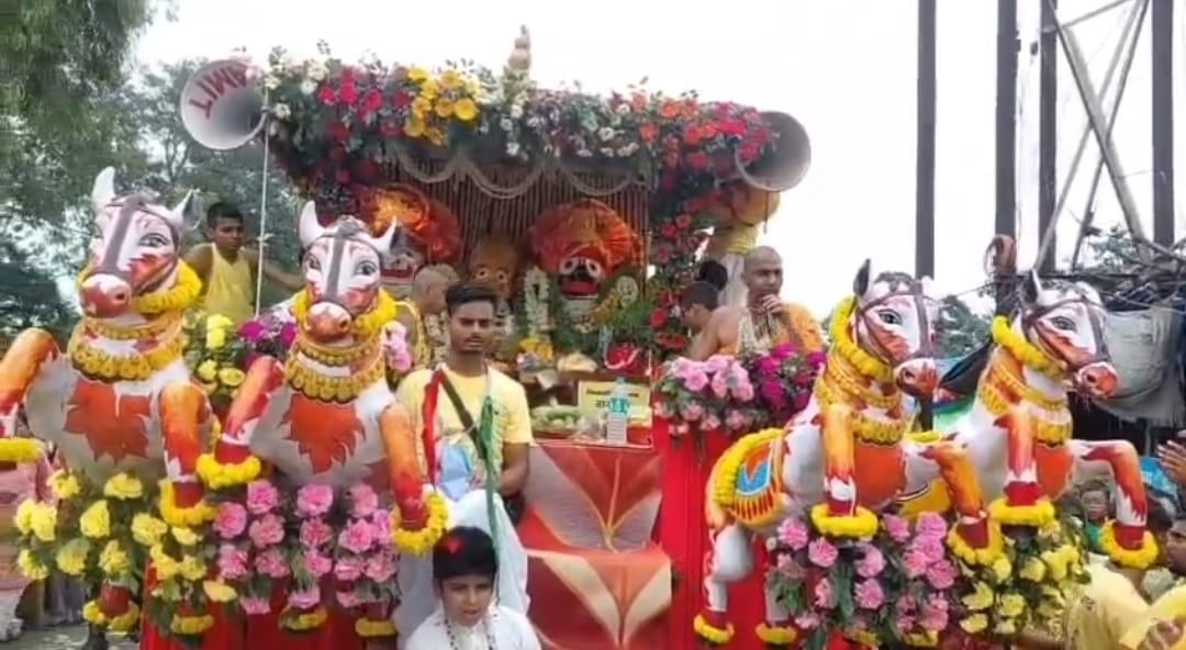Coal belt echoes with chants of 'Jai Jagannath': Grand Rath Yatra of Lord Jagannath sets off from Steel Gate, Dhanbad.