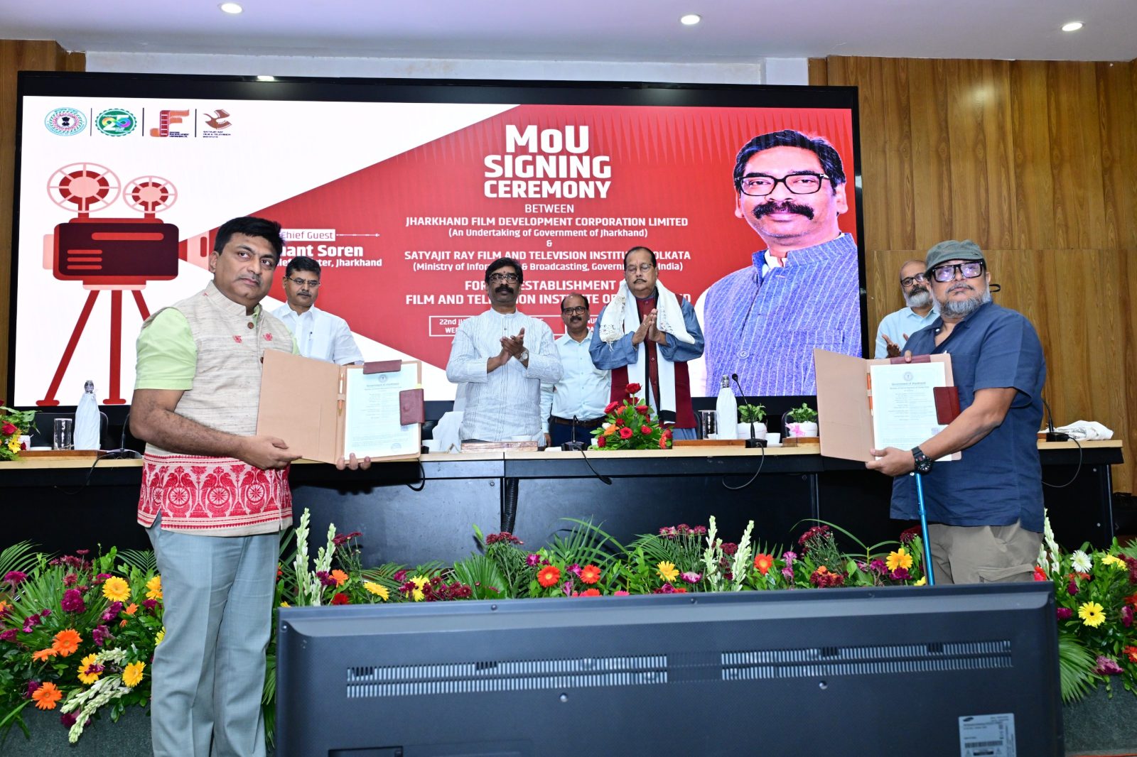 Historic MoU signed between JFDCL and SRFTI; Jharkhand Film and Television Institute to be set up soon.