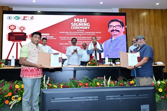 Historic MoU signed between JFDCL and SRFTI; Jharkhand Film and Television Institute to be set up soon.