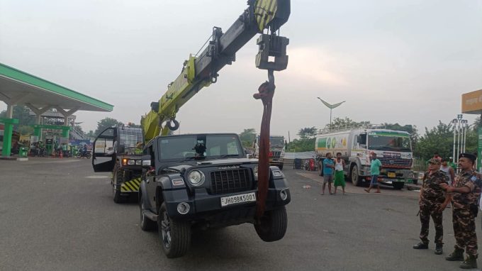 dhanbad-gt-road-car-stunt-7-youth-detained-for-making-reels