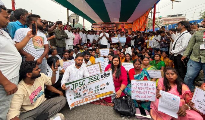 jlkm-dhanbad-dharna-jpsc-jssc-paper-leak-news