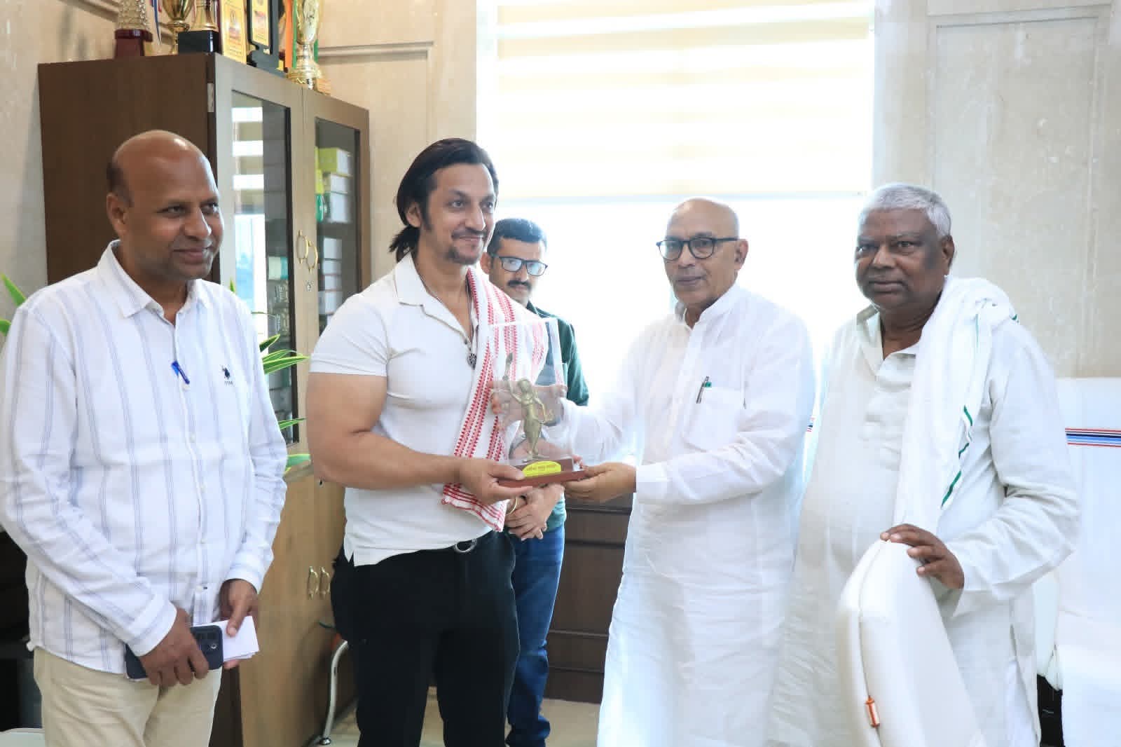 javed-pathan-meets-jharkhand-assembly-speaker-rabindra-nath-mahato