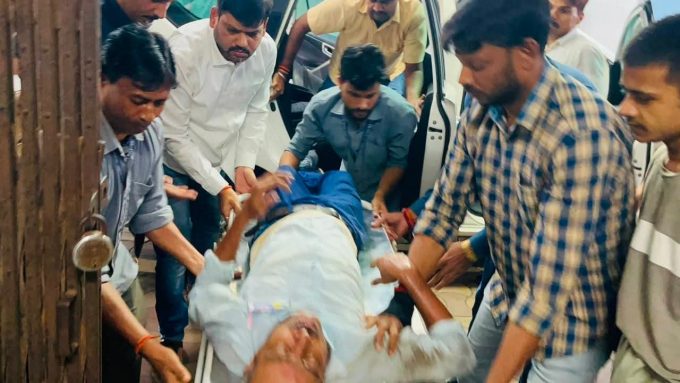 dhanbad-mayor-sanjeev-singh-helps-accident-victim-ranjeet-mishra
