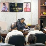 dhanbad-ddc-sunny-raj-review-meeting-netraheen-vidyalaya