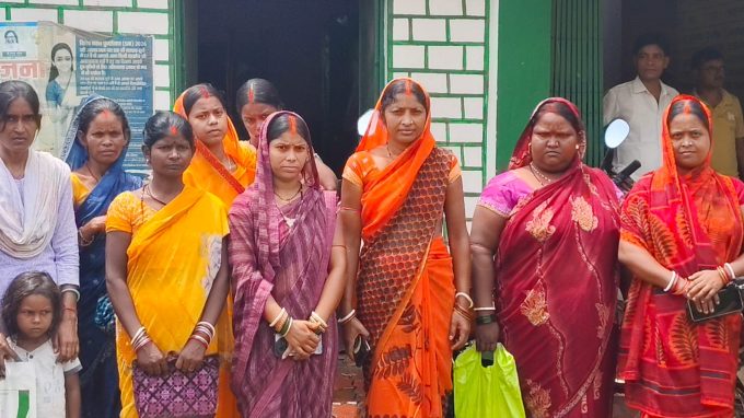 dhanbad-maiya-samman-yojana-names-deleted-protest