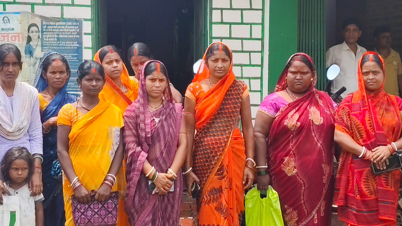 dhanbad-maiya-samman-yojana-names-deleted-protest