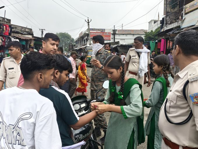 dhanbad-rakhi-for-road-safety-campaign