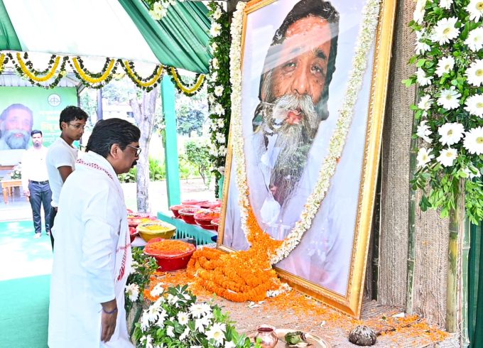 hemant-soren-tribute-shibu-soren-first-death-anniversary